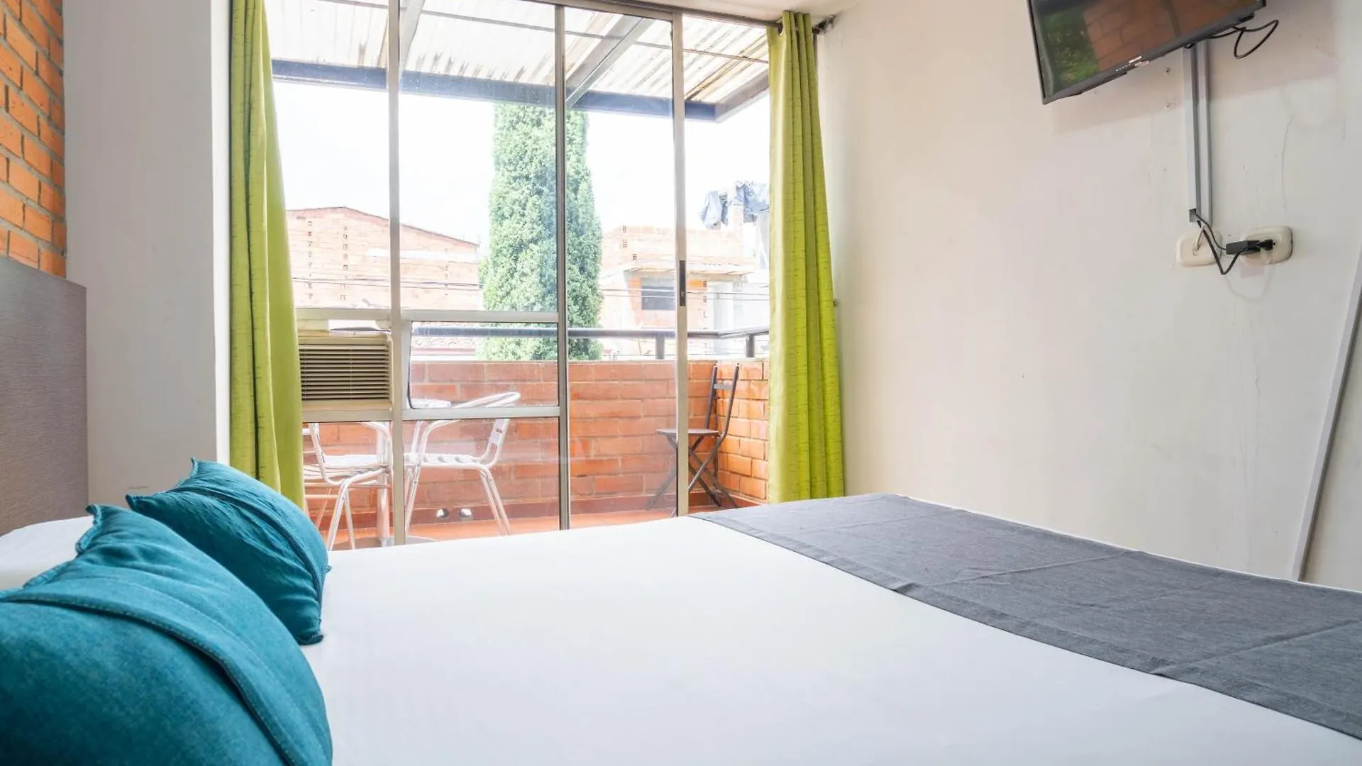 Hotel Casa White 메딜린 3*,