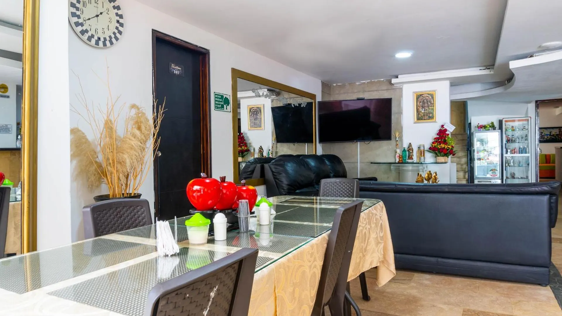 Hotel Casa White 메딜린 3*,